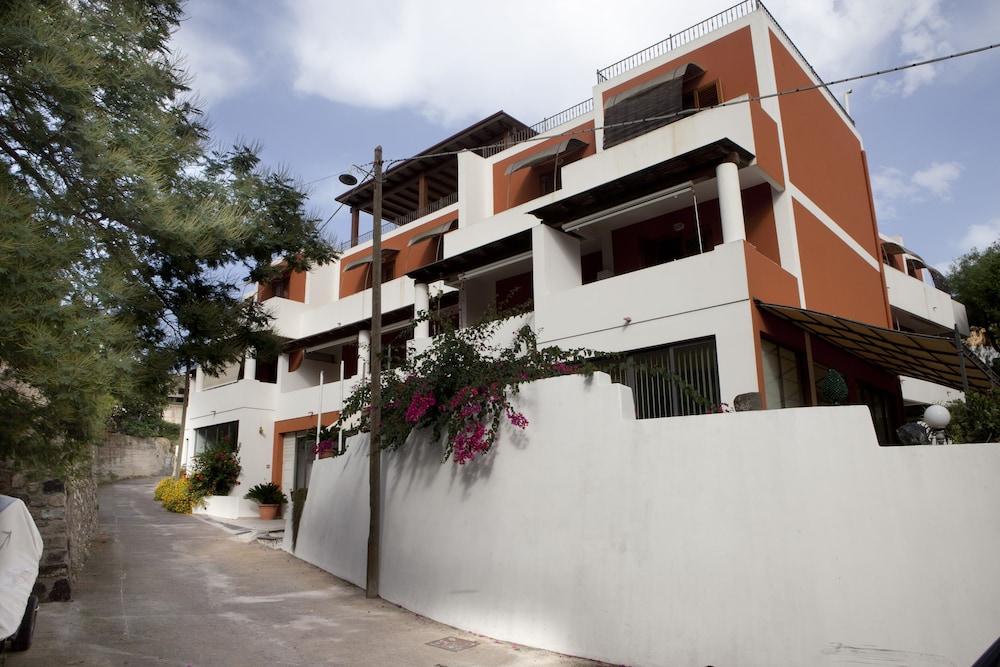 Residence Hotel Baia Portinenti Lipari  Exterior photo