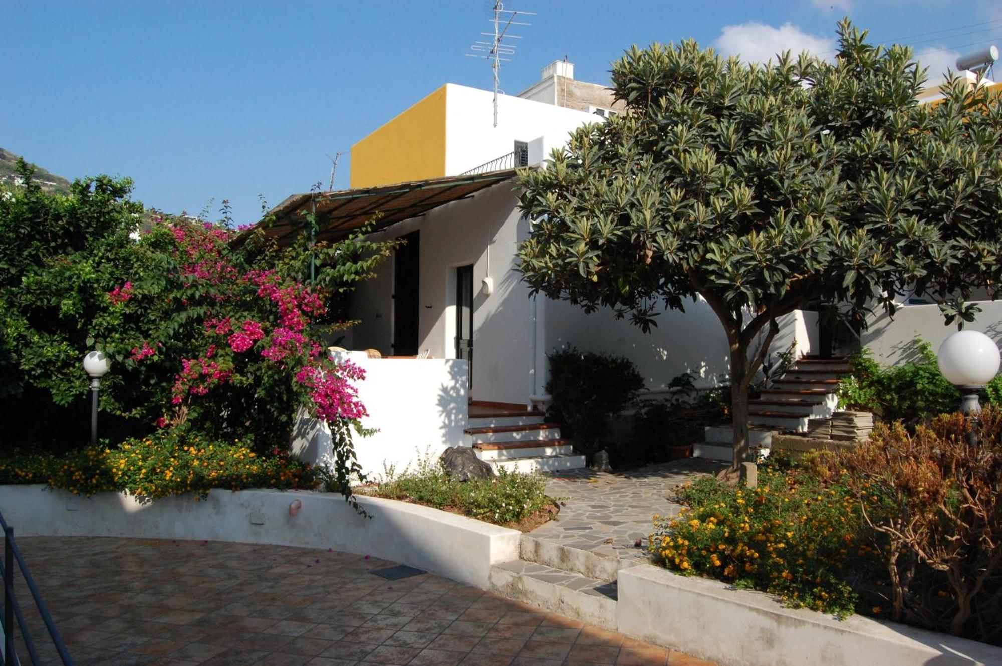 Residence Hotel Baia Portinenti Lipari  Exterior photo
