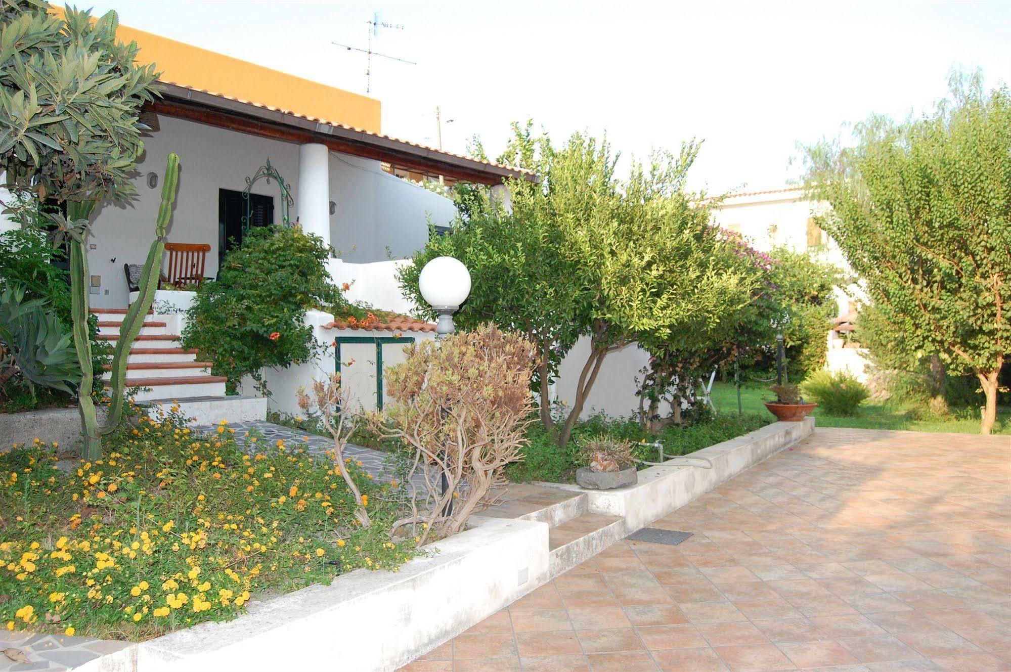 Residence Hotel Baia Portinenti Lipari  Exterior photo